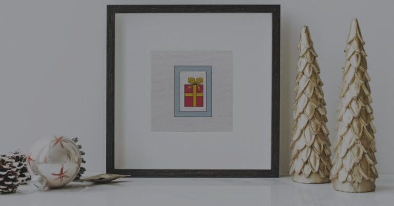 Tiny gift cross stitch (free pattern)