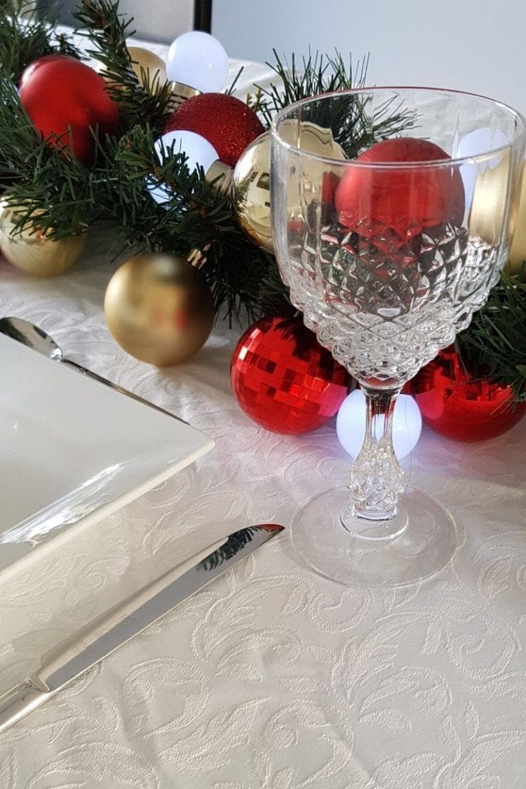 8 ways to dress your Christmas Table - Craft with Cartwright