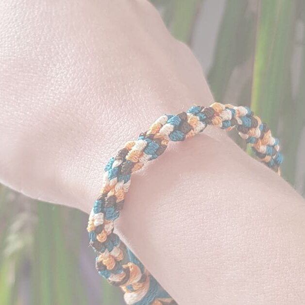 Easy Macramé bracelet tutorial