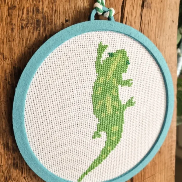 How to make a felt cross stitch frame