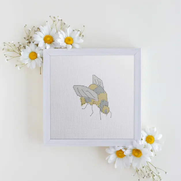 FREE Bee cross stitch pattern
