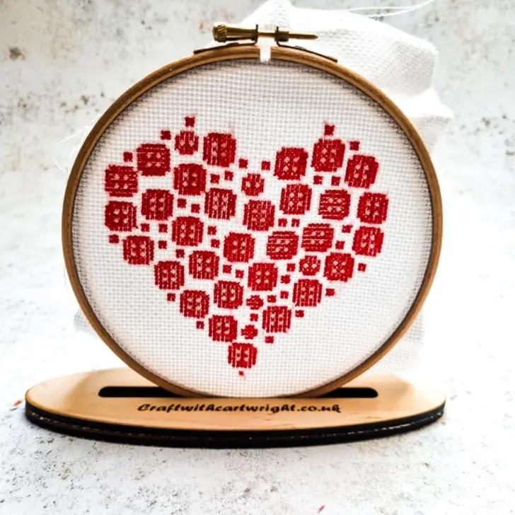 Button Heart cross stitch (free pattern)