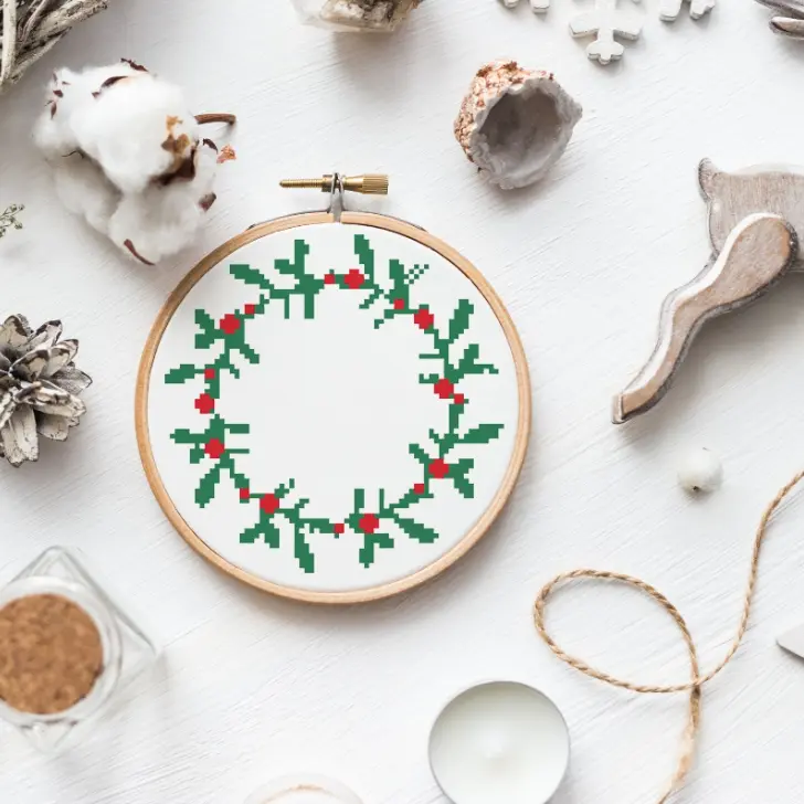 Free Christmas wreath cross stitch pattern