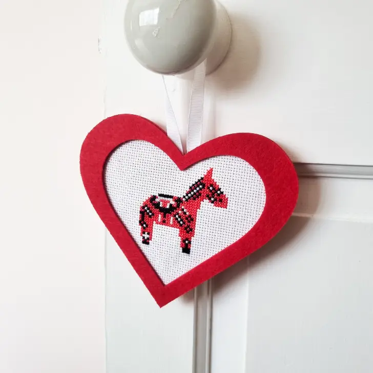 DIY Heart Shaped Felt Frame for Cross Stitch