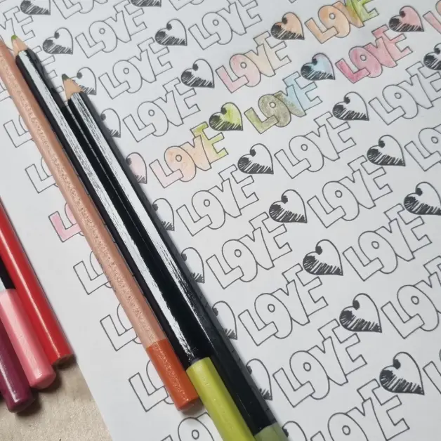 FREE printable Love hearts colouring page