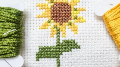 Image for Simple sunflower cross stitch (free pattern)